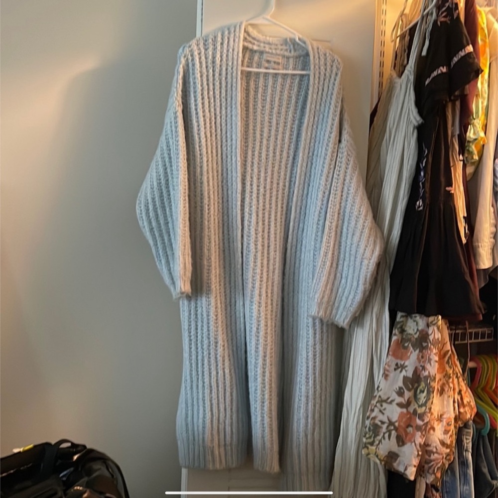 URBAN OUTFITTERS chunky soft baby blue cardigan